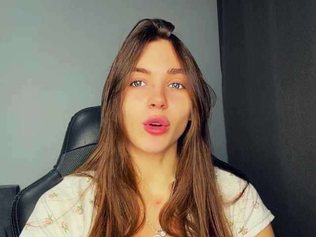 NydiaFuelling online show from August 30, 4:18 pm