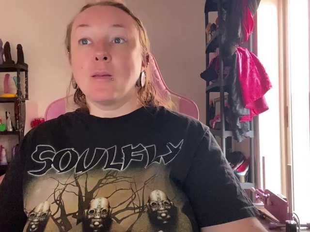 NylonQueen online show from August 1, 4:02 pm