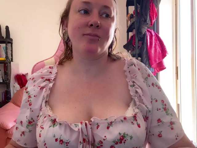 NylonQueen online show from August 2, 8:43 am