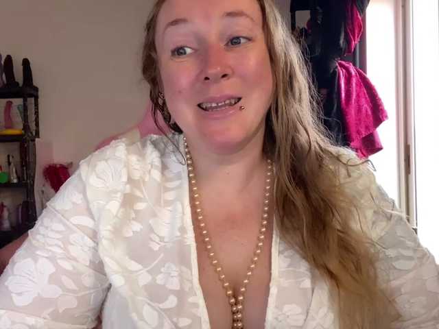 NylonQueen online show from August 2, 4:47 pm