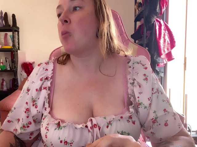 NylonQueen online show from August 6, 10:58 am