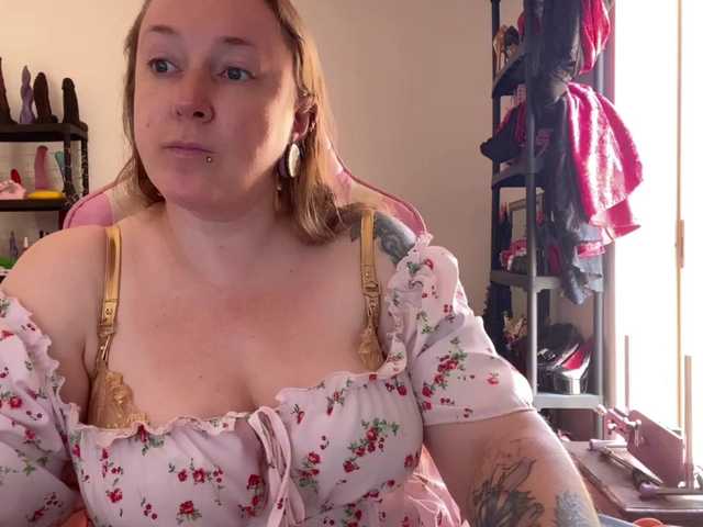 NylonQueen online show from August 6, 12:04 pm