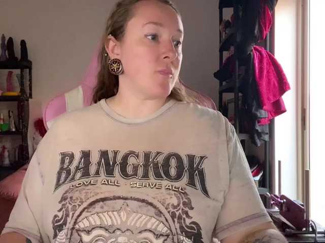 NylonQueen online show from August 6, 5:23 pm