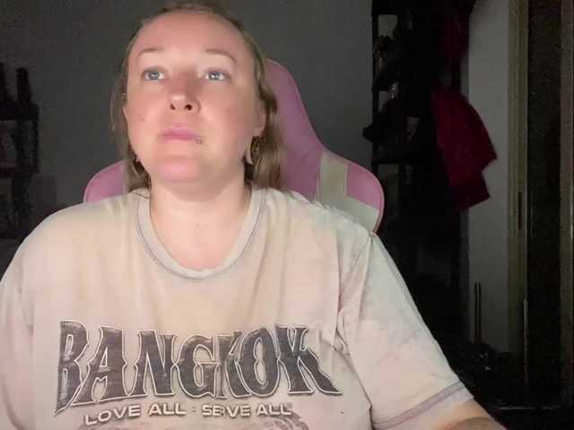 NylonQueen online show from August 6, 7:35 pm