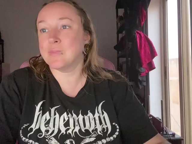 NylonQueen online show from August 9, 5:58 pm