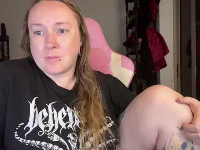 NylonQueen online show from August 9, 7:04 pm