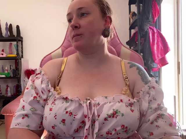 NylonQueen online show from August 11, 8:16 am
