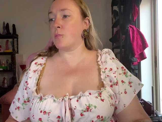 NylonQueen online show from August 11, 5:26 pm