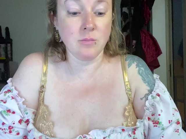 NylonQueen online show from August 11, 6:32 pm