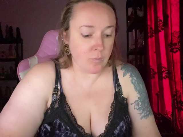 NylonQueen online show from August 17, 8:52 am