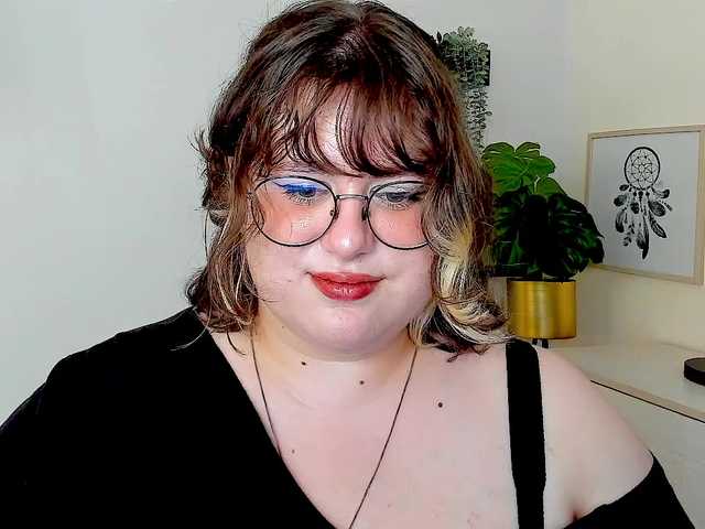 OpheliaLush online show from August 11, 11:45 am