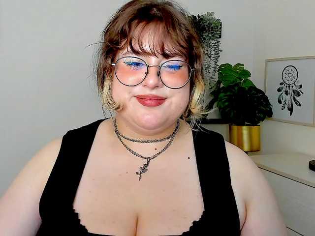 OpheliaLush online show from August 12, 6:49 am