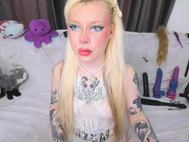 P1nkbutt online show from August 13, 7:44 am
