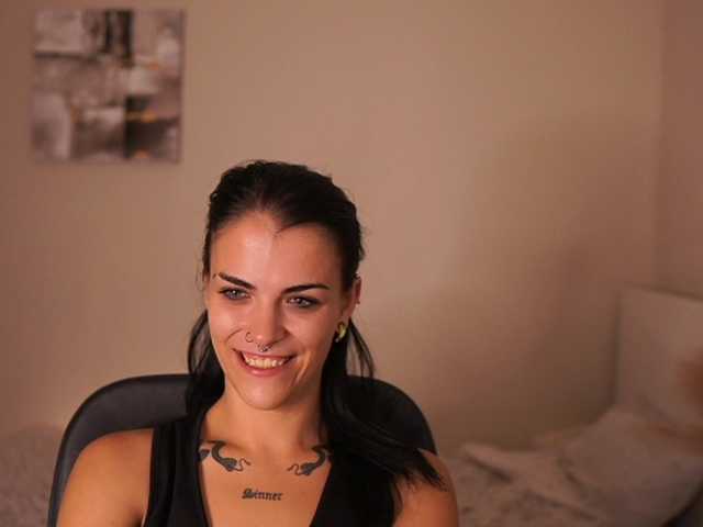 Paulinemedonca online show from July 24, 10:51 am