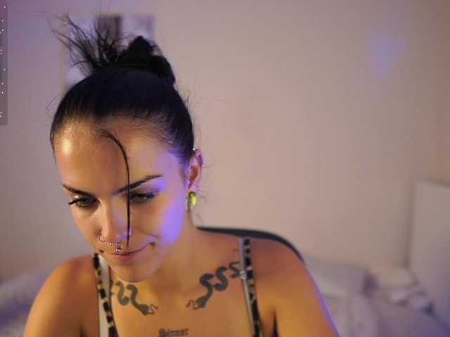 Paulinemedonca online show from August 9, 4:52 pm