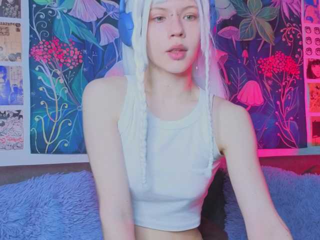 PeacchyPawss online show from May 12, 10:15 am