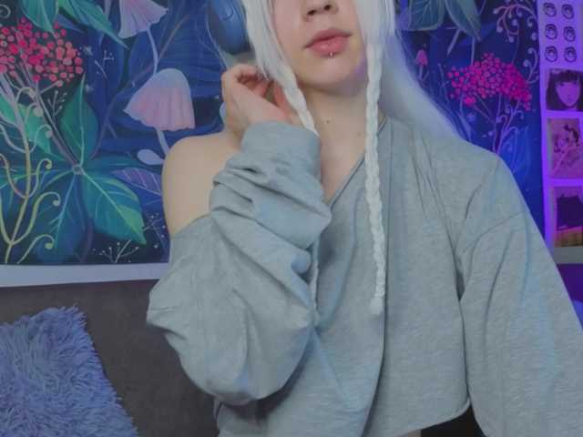 PeacchyPawss online show from June 12, 10:44 am