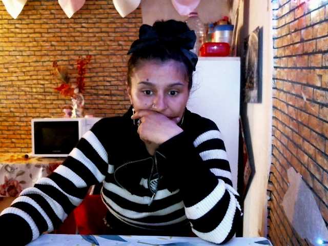 hottymomxx online show from May 3, 1:27 pm