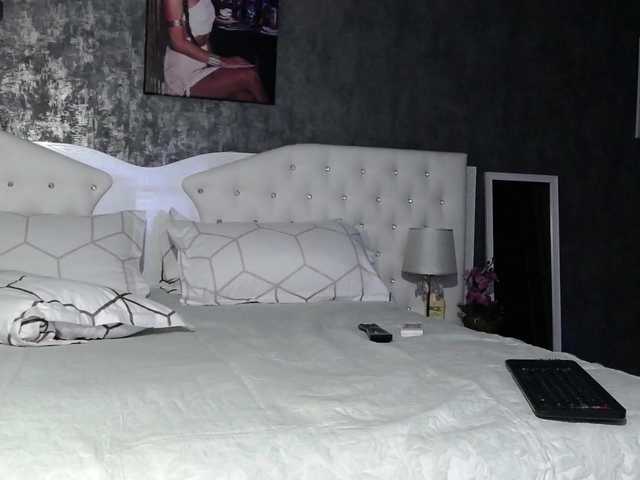 PinkNicolle online show from August 7, 2:55 am