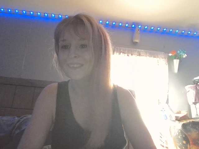 Pizzedwife online show from August 10, 10:00 pm