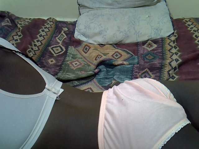 Prettiegal online show from May 30, 4:26 am