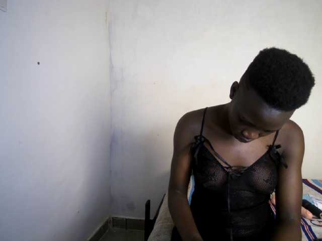 Prettieme12 online show from August 12, 1:35 pm