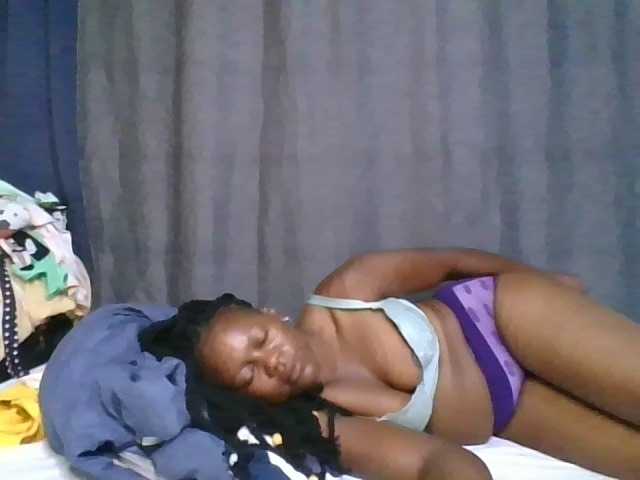 Pretty-vee online show from August 14, 4:54 pm