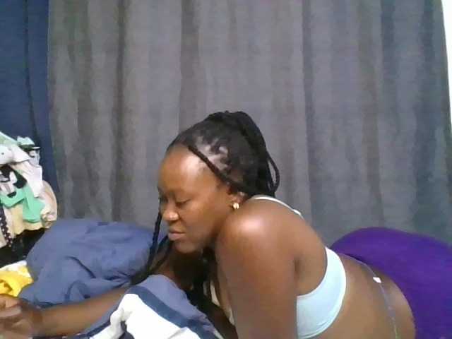 Pretty-vee online show from August 14, 6:33 pm