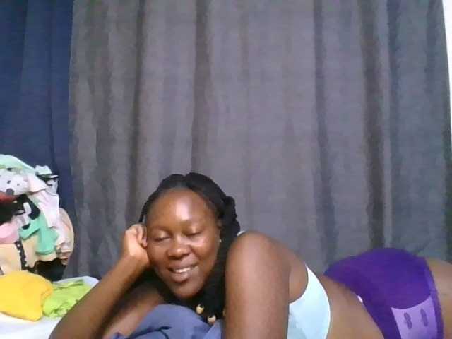 Pretty-vee online show from August 14, 7:39 pm