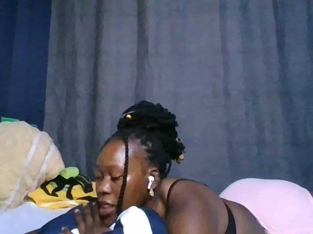 Pretty-vee online show from August 15, 8:51 am