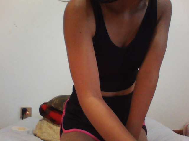 PrettyLie online show from August 10, 2:18 pm