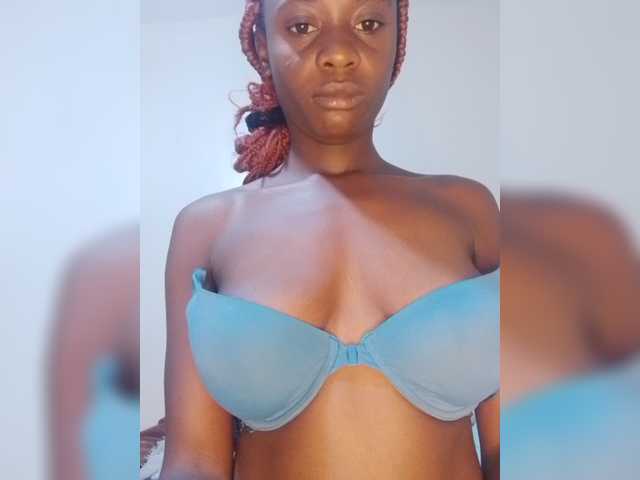 Prettyalice2 online show from August 4, 9:39 am