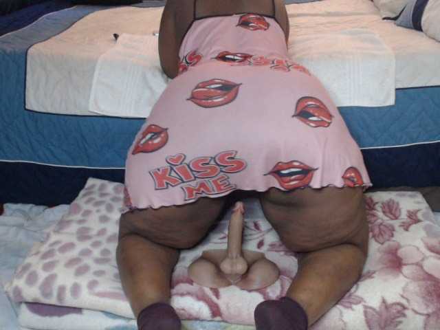 Prettybkack25 online show from August 4, 9:28 am