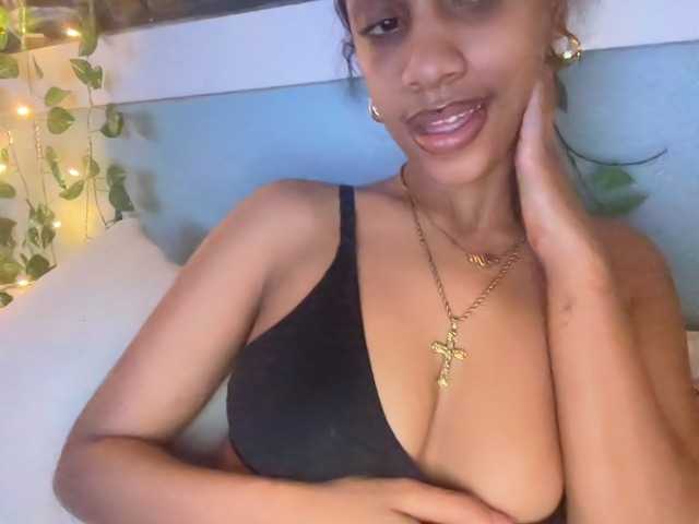 Prettyblackgalll online show from April 1, 7:17 am
