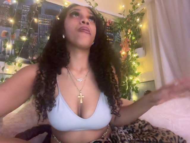 Prettyblackgalll online show from April 4, 6:29 am
