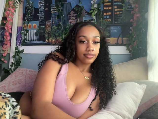 Prettyblackgalll online show from April 11, 8:53 pm