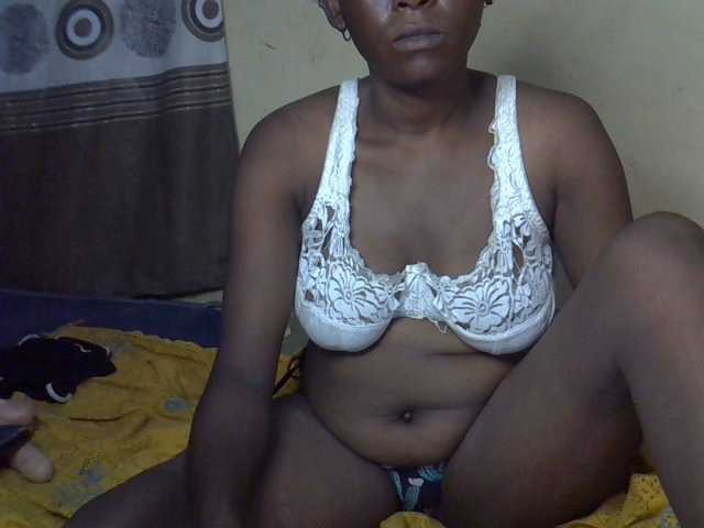 Prettyebony3 online show from April 13, 1:47 pm