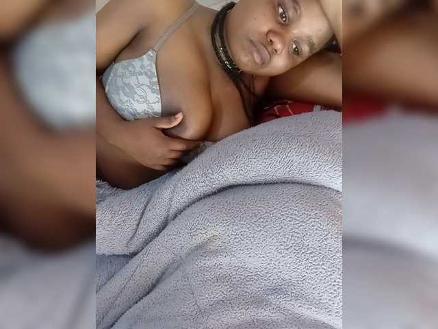 Prettyshe online show from August 14, 2:04 am