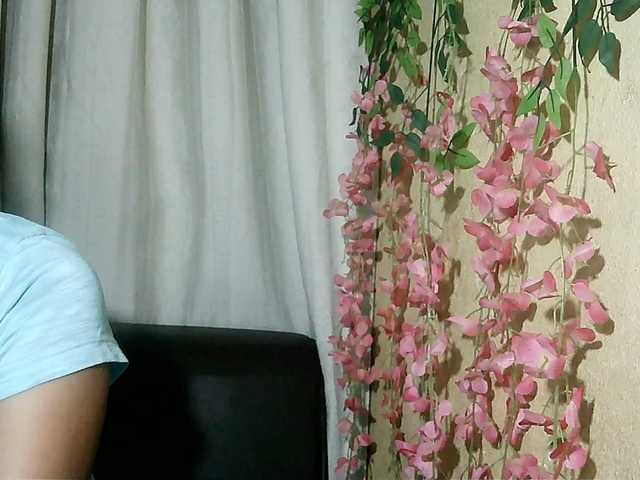 Pussy01lips online show from August 1, 4:13 pm