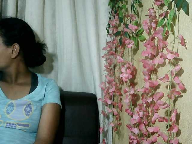 Pussy01lips online show from August 1, 8:37 pm