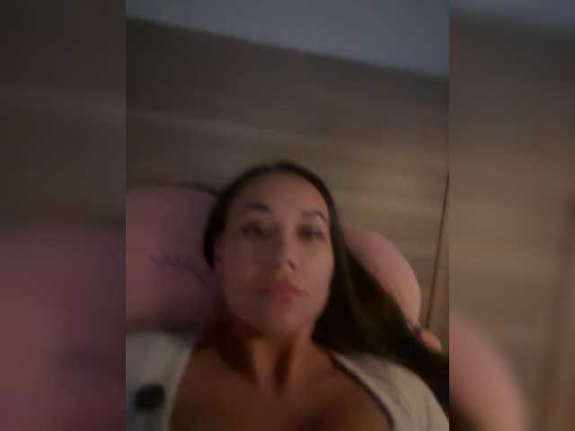 QWEENII online show from August 13, 7:17 pm