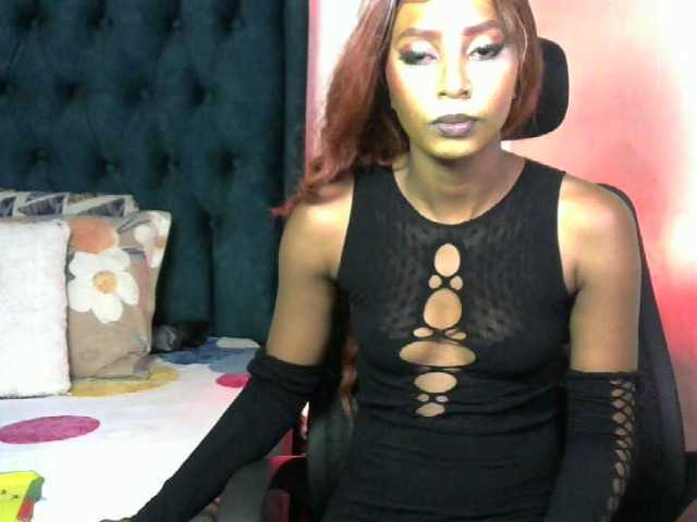 QueenAllure online show from April 24, 11:36 am