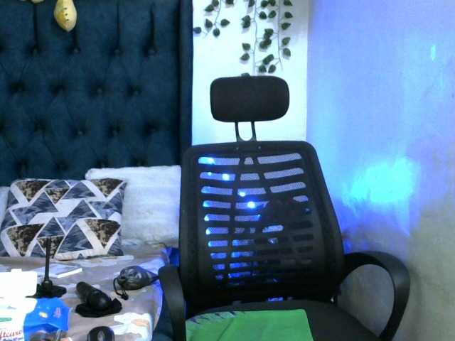 QueenAllure online show from May 17, 1:06 am