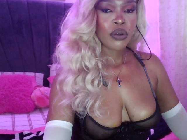 QueenB2 online show from August 8, 1:00 pm