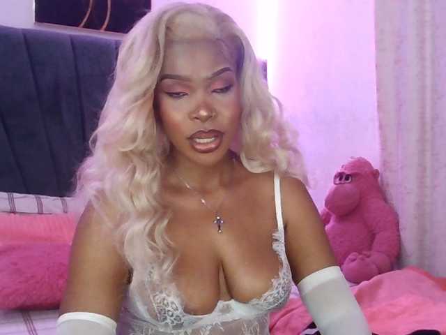 QueenB2 online show from August 10, 5:47 pm