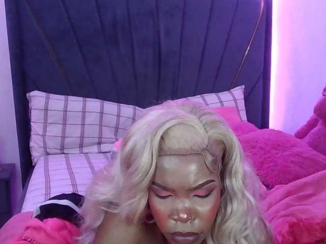 QueenB2 online show from August 11, 2:57 am