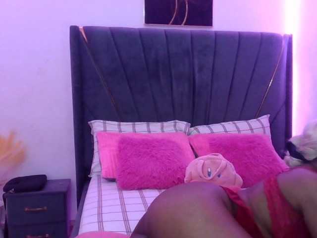 QueenB2 online show from August 11, 8:00 pm