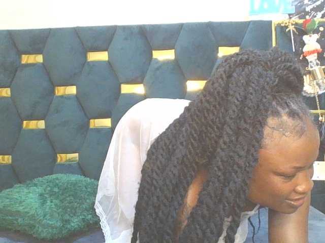 QueenIvy35 online show from August 12, 1:02 pm