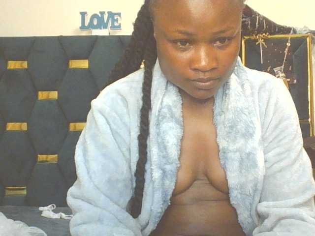QueenIvy35 online show from August 17, 11:32 pm