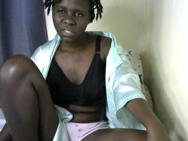 Queenbeea online show from August 9, 2:07 pm